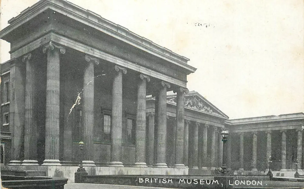 British Museum — vista da fachada clássica — W. Straker, Ltd., London - Frente