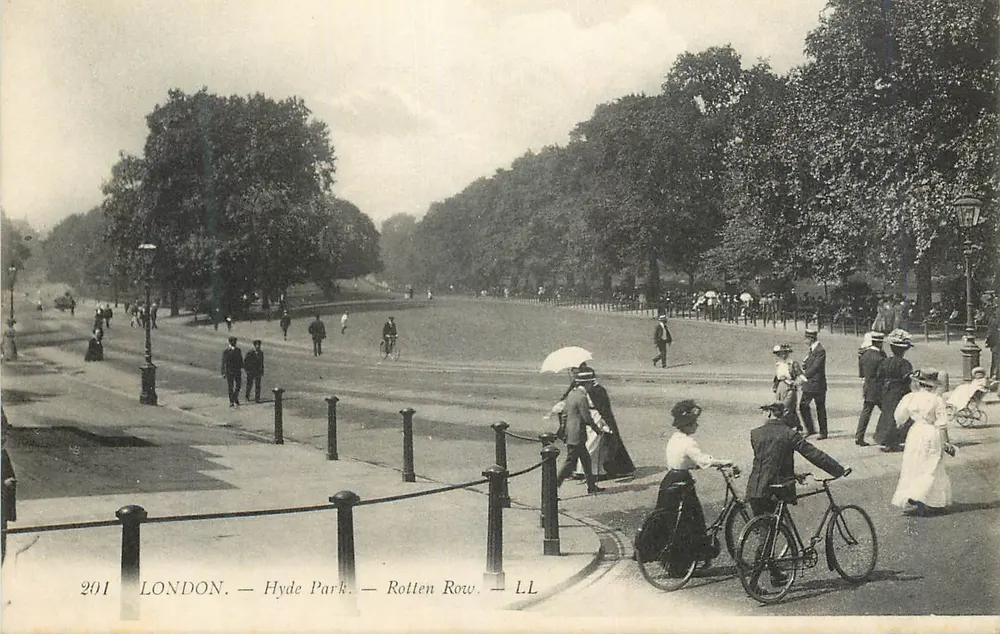 LONDRES — Hyde Park — Rotten Row — LL - Frente