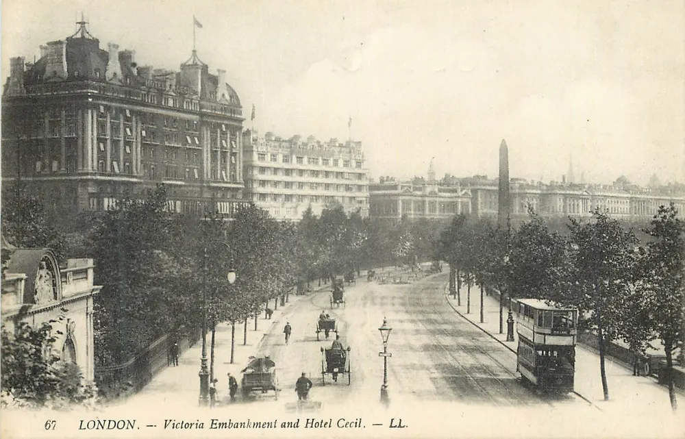 LONDON — Victoria Embankment und Cecil Hotel — LL. — N° 67 - Vorderseite