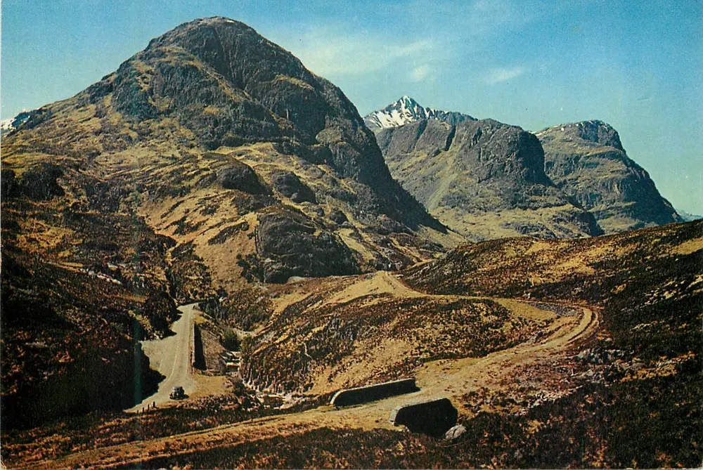 Le Tre Sorelle di Glencoe — vista delle montagne e strade — J. Arthur Dixon, n°3503 - Recto