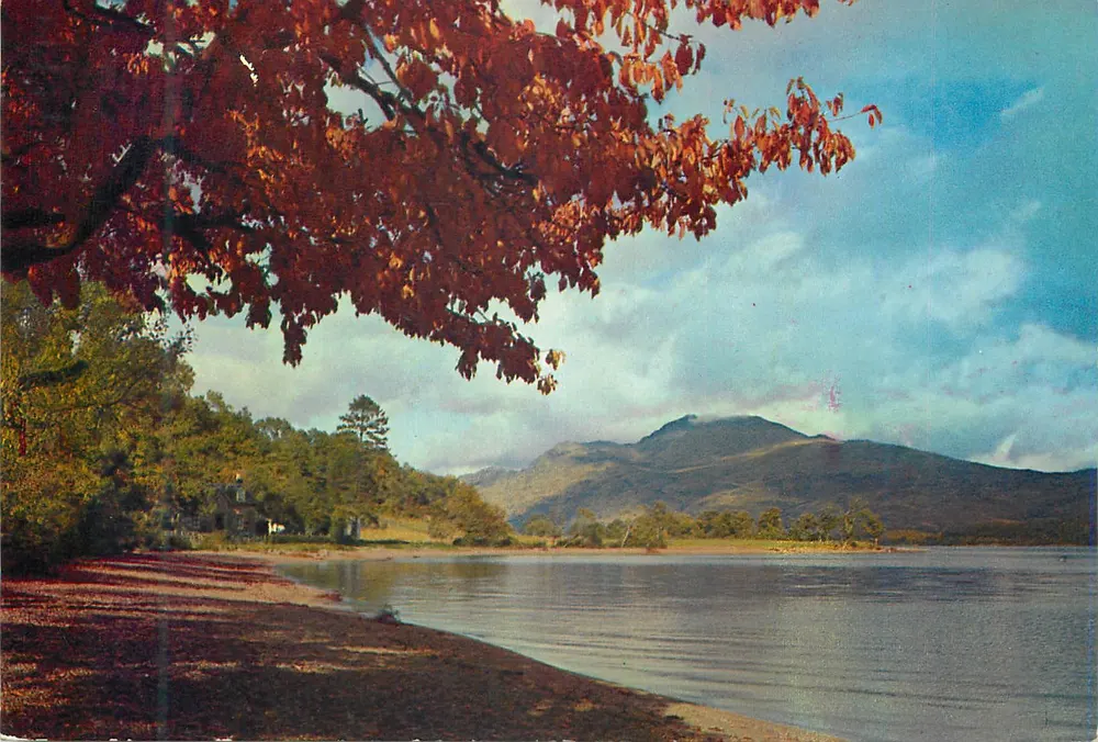 Loch Lomond e Ben Lomond — vista outonal — Série Nacional Colourful Scotland, n° 112 - Frente