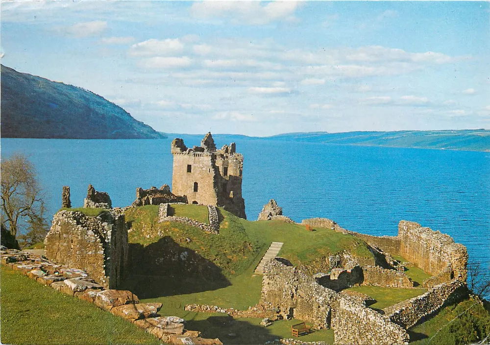 Urquhart Castle von Süden, Inverness-shire — DRG J. Arthur Dixon — PIN/85627 - Vorderseite