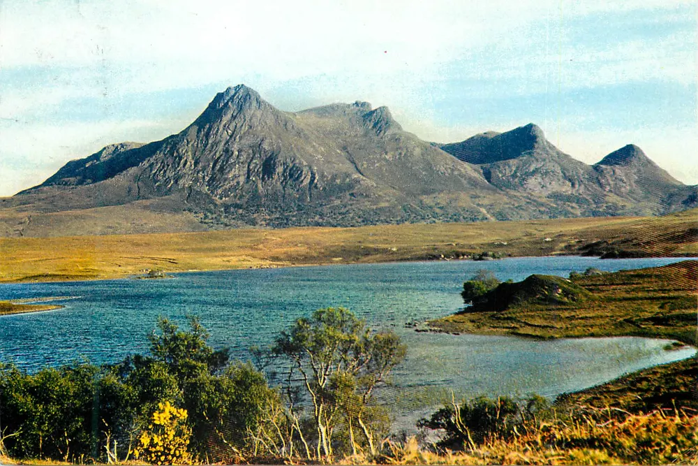Ben Loyal — Rainha das Montanhas Escocesas — J. Arthur Dixon Ltd. - Frente