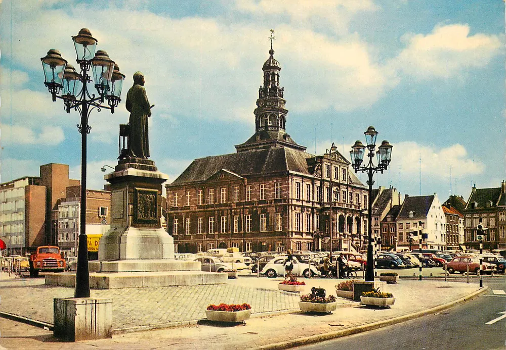 Maastricht — Marktplatz mit Rathaus und Minckelers-Denkmal — Gebr. Spanjersberg N.V., Rotterdam - Vorderseite