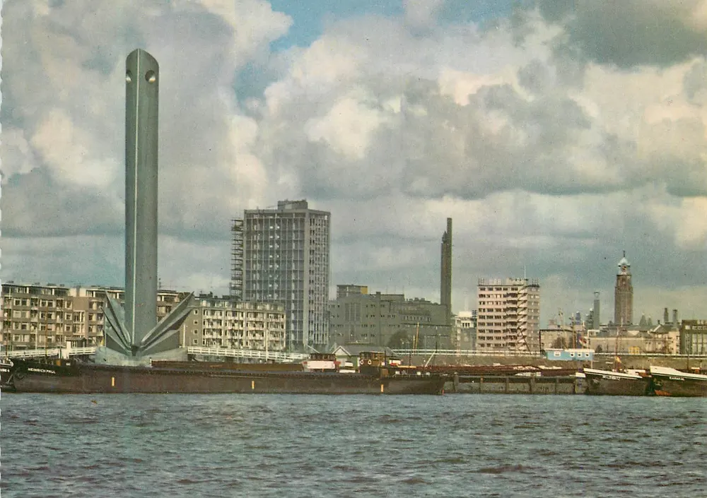 Rotterdam — Ansicht des Hafens mit dem Denkmal 'De Boeg' — DEMU CO - Amsterdam, n° Ro 8272 - Vorderseite