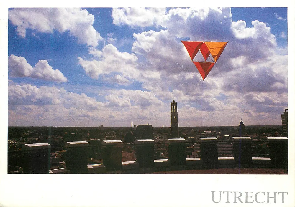 Luftbild von Utrecht — Drachen — Verlag Ton Paauw, Serie KIJKKADER 02155-11563 - Vorderseite