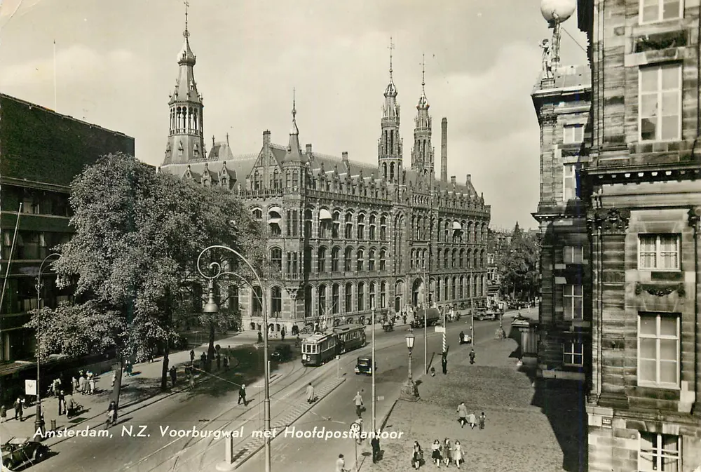 Amsterdam, N.Z. Voorburgwal mit Hoofdpostkantoor — Aussicht vom alten Postgebäude — Verlag M. van Gelderen & Zoon N.V., Den Haag, Nr. 13 - Vorderseite