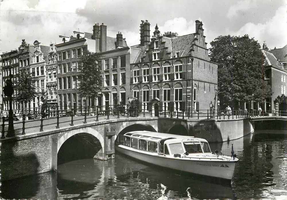 Amsterdam — O.Z. Voorburgwal mit Haus an drei Kanälen — Ausgabe Rembrandt Nr. 309 - Vorderseite