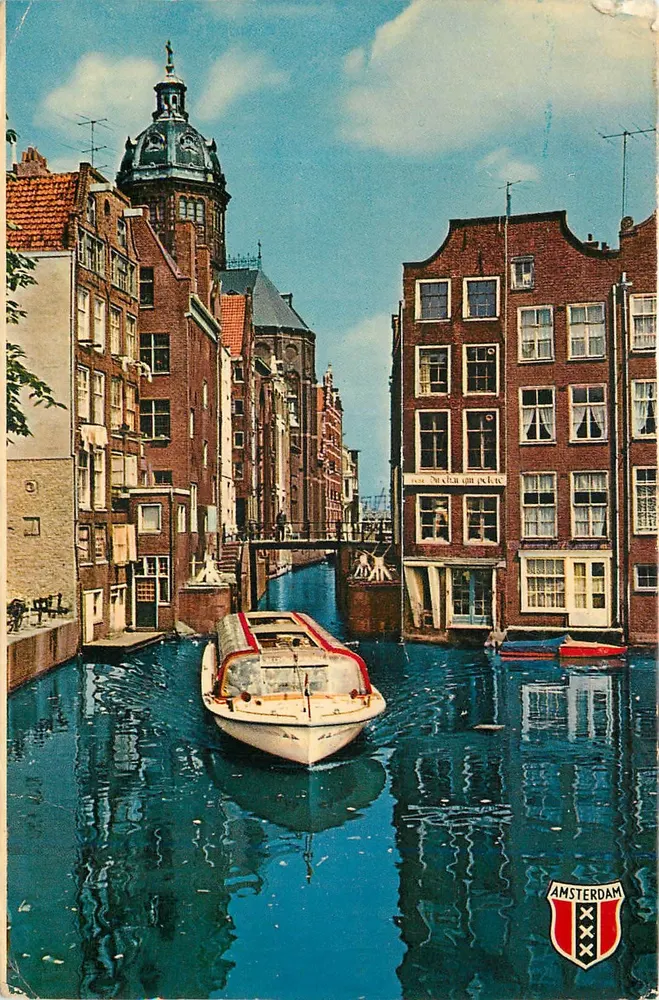 Amsterdam — Canal avec bateau et édifice à dôme — éditeur Vitacolor, n°104 - Frente
