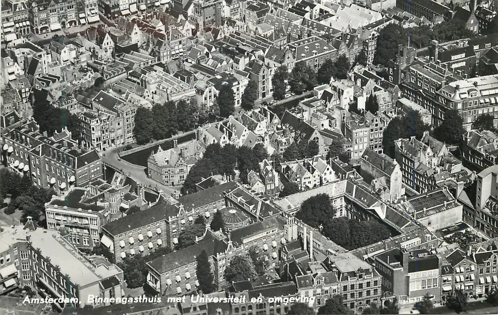 Amsterdam, Binnengasthuis mit Universität und Umgebung — K.L.M. Fotodruking N.V., Nr. 19261 - Vorderseite