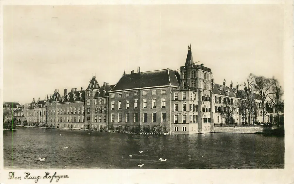 Den Haag Hofvijver — vista do palácio real — editor J. v.d. Hoek - Frente