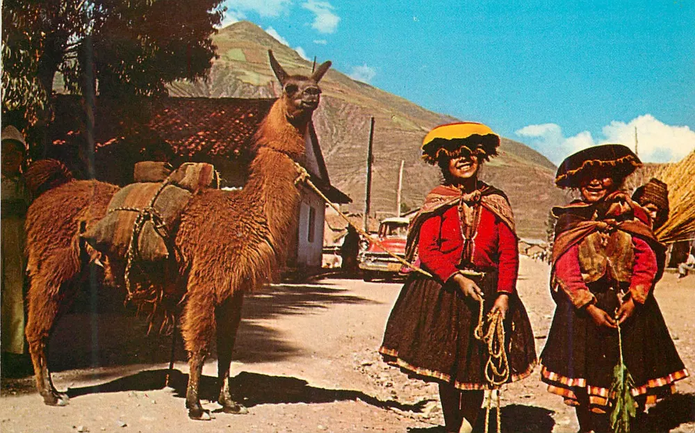 Pisac — Einheimische Frauen mit ihrem Lama — Plastichrome, Boston, Mass. 02130 - Vorderseite