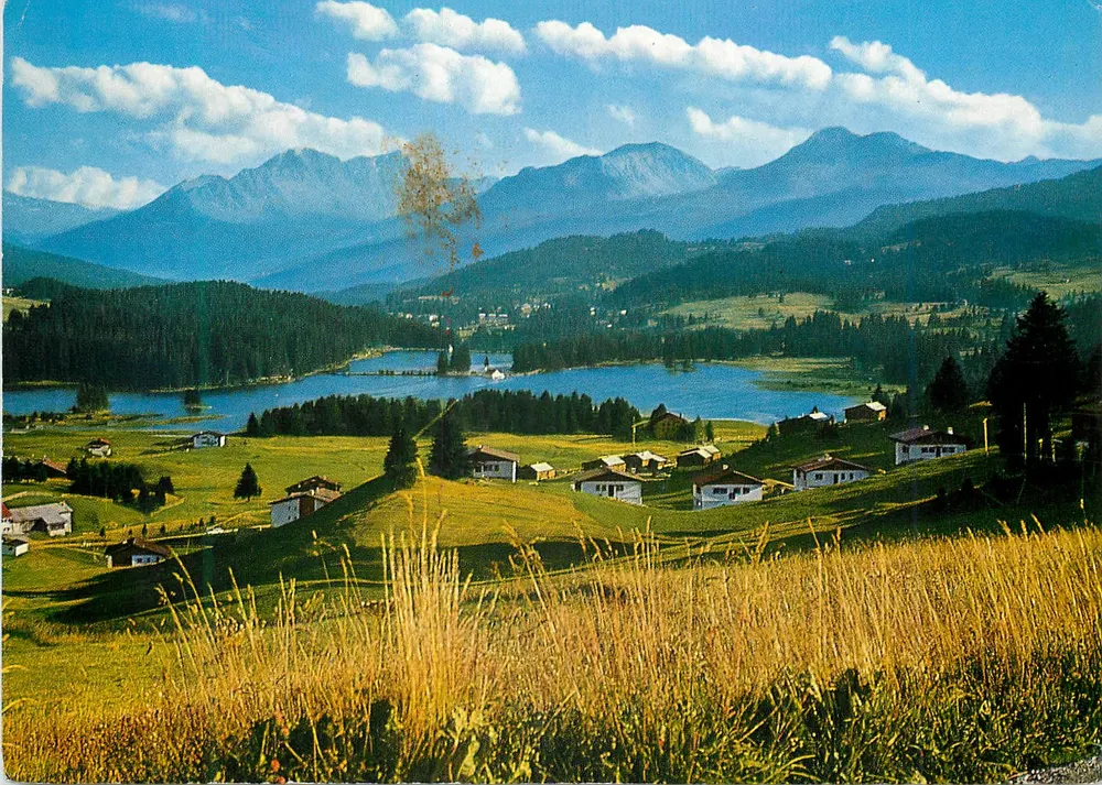 वालबेल्ला-लेन्जरहाइडे, 1500 मीटर ऊपर समुद्र तल से — लैक हेइडसी आर ओबरहाल्बस्टेन — प्रकाशक फार्बफोटो आंड वरलैग, संख्या एफएस 6907 - आगे