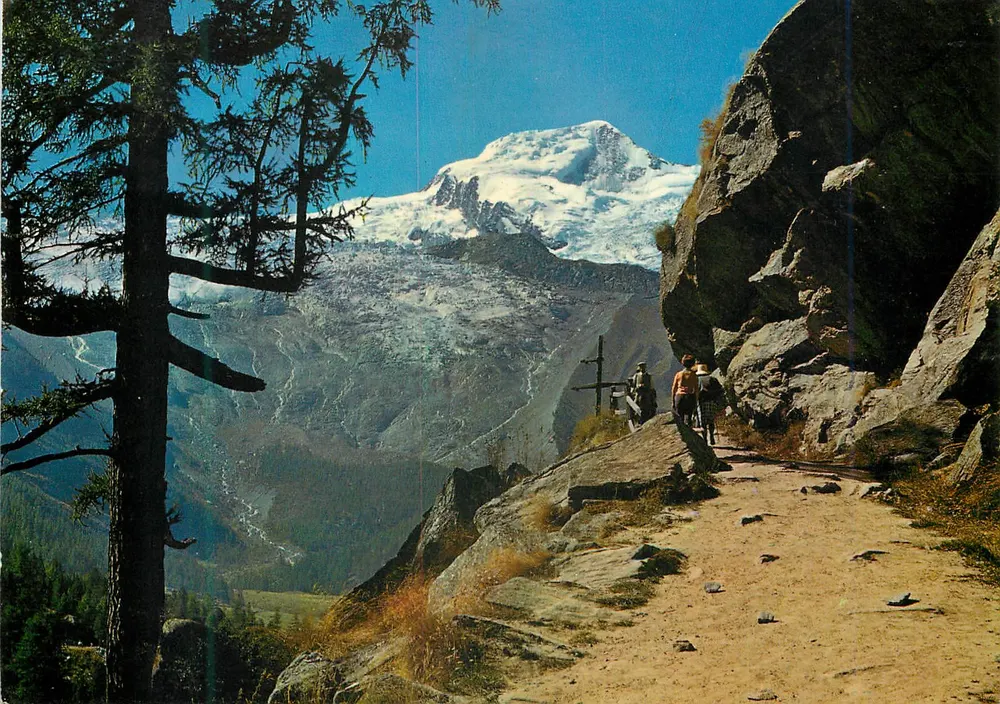 माउंट ब्लैंक — कैपेलेनवेग पर सास फी में देखा गया — फोटो क्लोपफेनस्टेन - आगे
