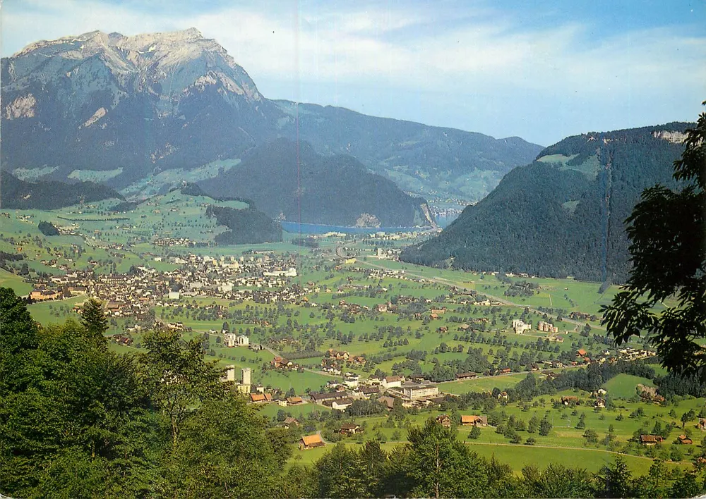 Stans (NW) mit dem Pilatus — Blick auf den Waffenplatz Wil — Verlag Karl Engelberger, Nr. 9754 - Vorderseite