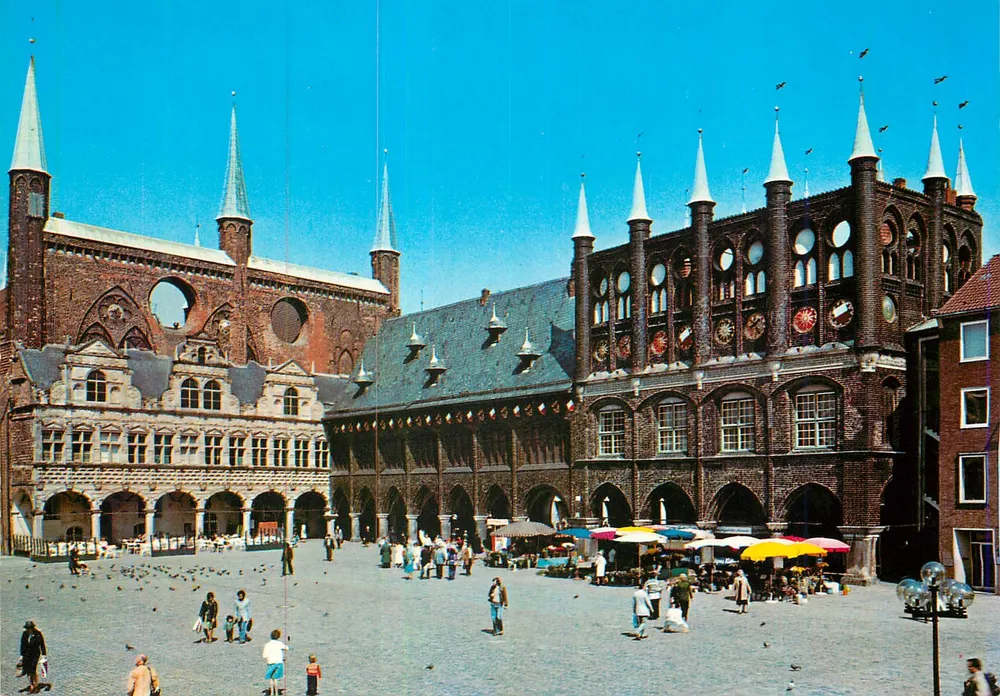 Lübeck — Piazza do Mercado com o Edifício da Cidade — Fabricante e Editor Schöning & Co + Gebrüder Schmidt, Lübeck - Frente