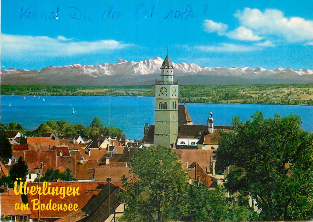 Überlingen am Bodensee — vista da torre e do lago com montanhas no fundo — editor: Verlag Schönring & Co - Frente