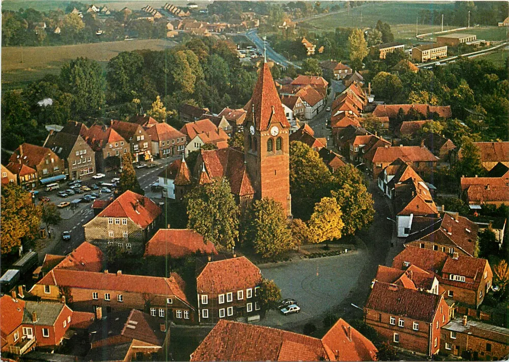 Dahlenburg — vista aérea com igreja — editor K.H. Malchau Buchhandlung - Frente