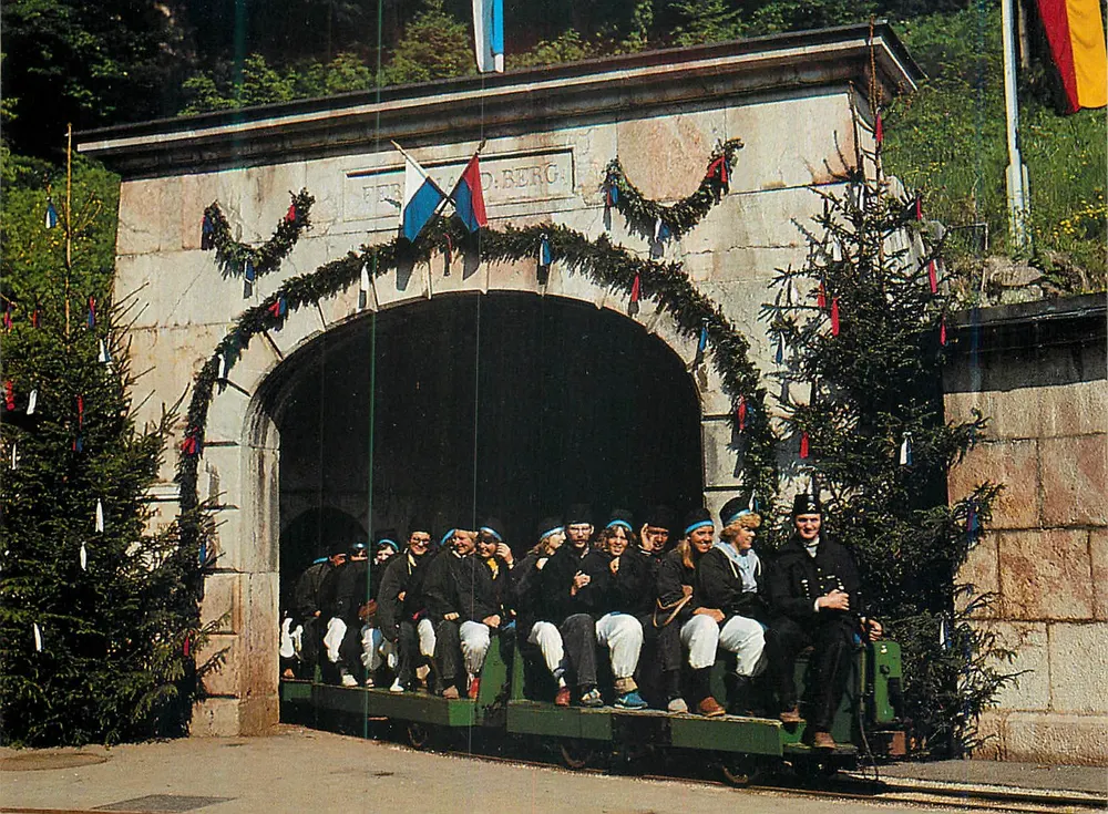 Ferdinandberg-Ausfahrtsstollen — túnel da mina de sal de Berchtesgaden — editor F. Stangassinger - Frente