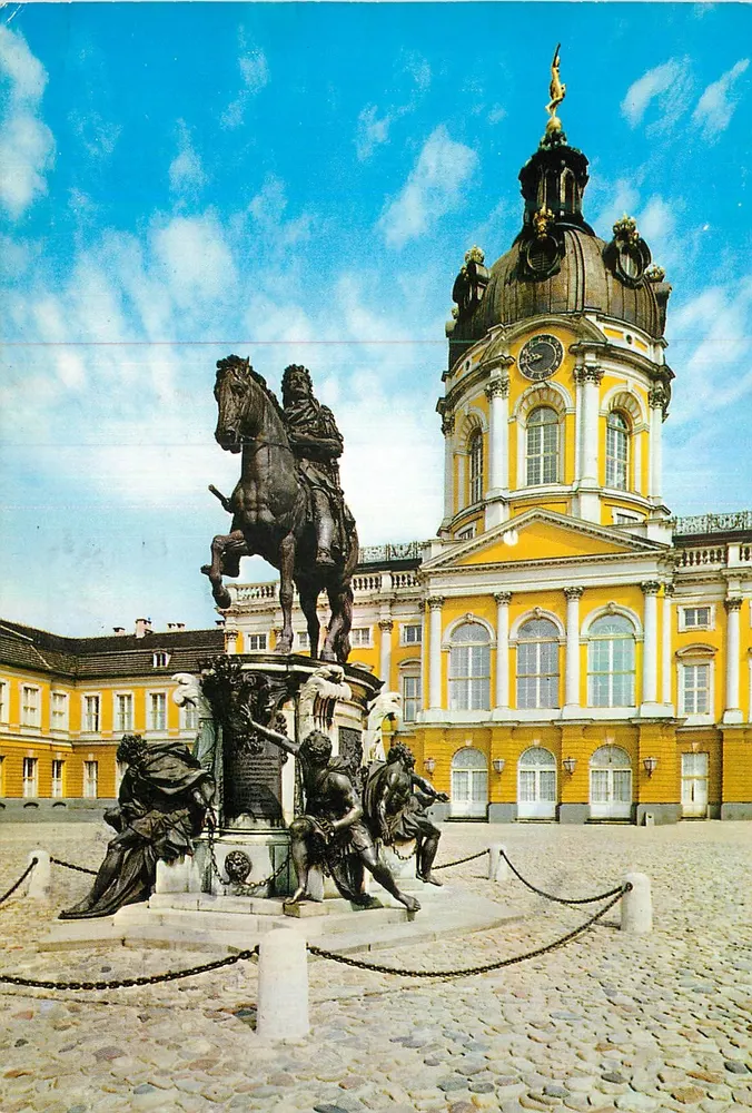 Castelo de Charlottenburg — estátua equestre — Schickkus & Co, n°1 - Frente