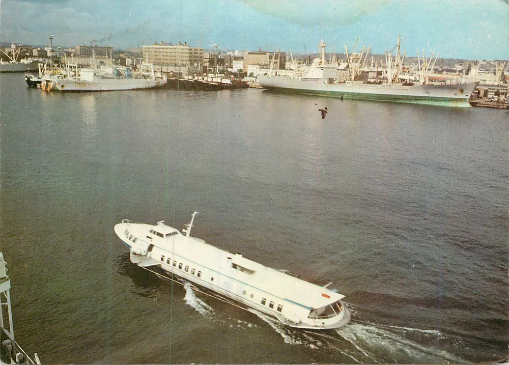 Gdynia — Porto pesqueiro; wodolot „Poszum” — Agencja Wydawnicza Krajowa - Frente