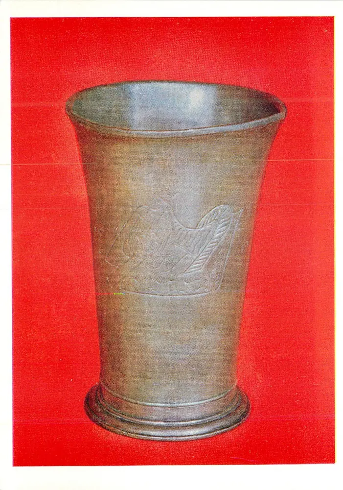 Kubek dos sapateiros — cínfa riscada, 16,5 cm, Toruń, 1753 — editor BIURO WYDAWNICZE „RUCH” - Frente
