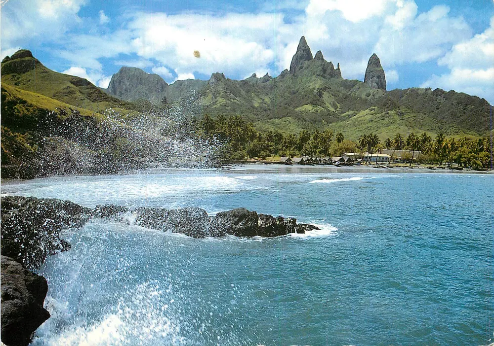Baía e praia de Hakahau — ilha de Ua Pou — Edição exclusiva Erwin Christian - Frente