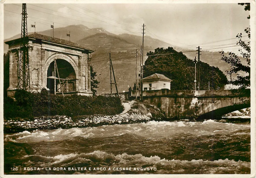 AOSTA - A DORA BALTEA E ARCOS À CESARE AUGUSTO — Reprodução Proibida, Vera Fotografia - Frente