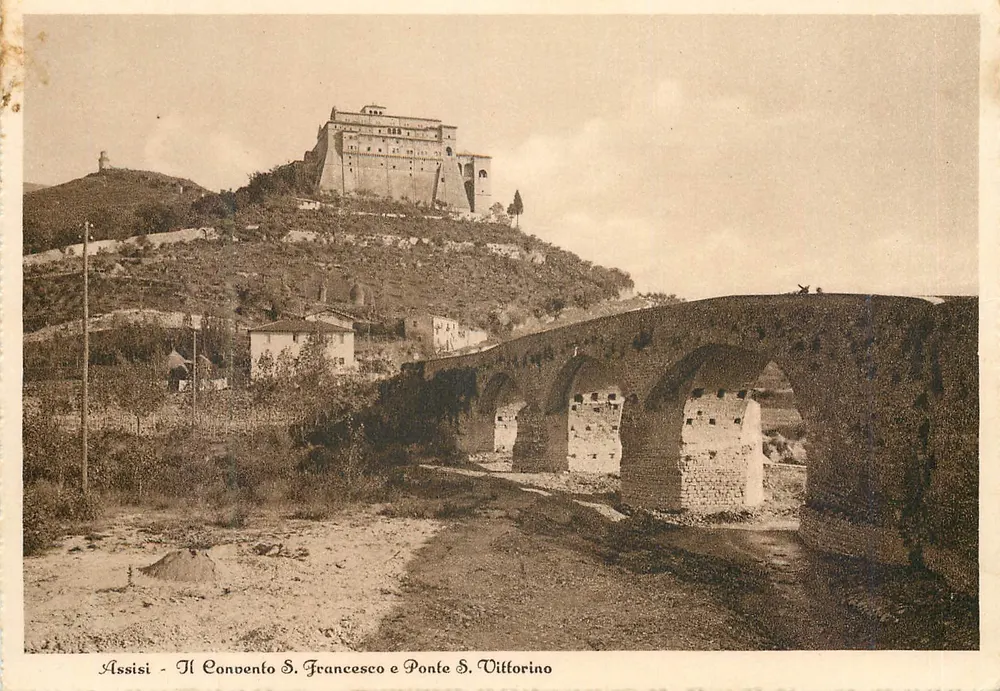 Assisi - O Convento S. Francisco e Ponte S. Vittorino — Edições Mareoni, Gênova, n° 500-14 - Frente
