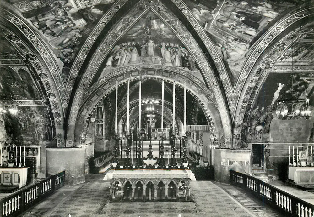 Assisi — Altare Maggiore der Basilica Inferiore di S. Francesco — U. Rossi, n° 129772 - Vorderseite