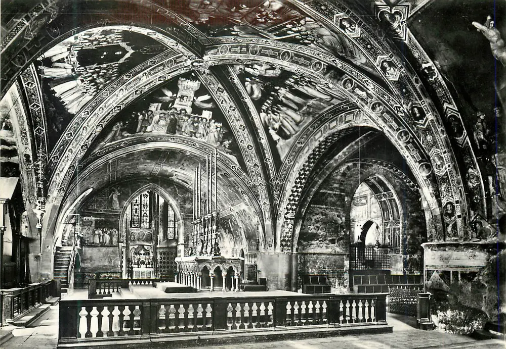 Assisi — Basílica inferior de San Francisco — Cruzada y altar principal — Ed. D.A.C.A. n° 20366 - Anverso