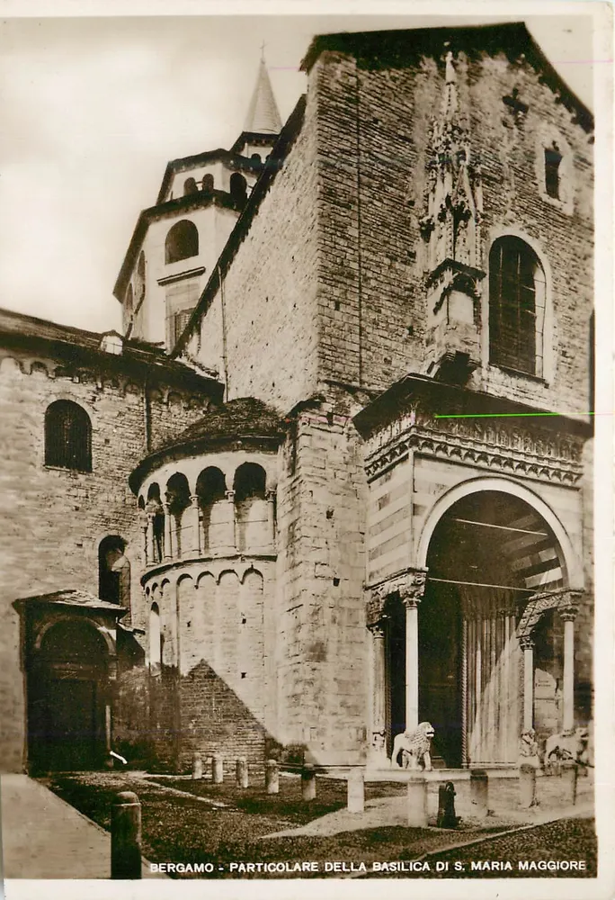 Bergamo — Particular of the Basilica of S. Maria Maggiore — Vera Fotografia A. C. - Front