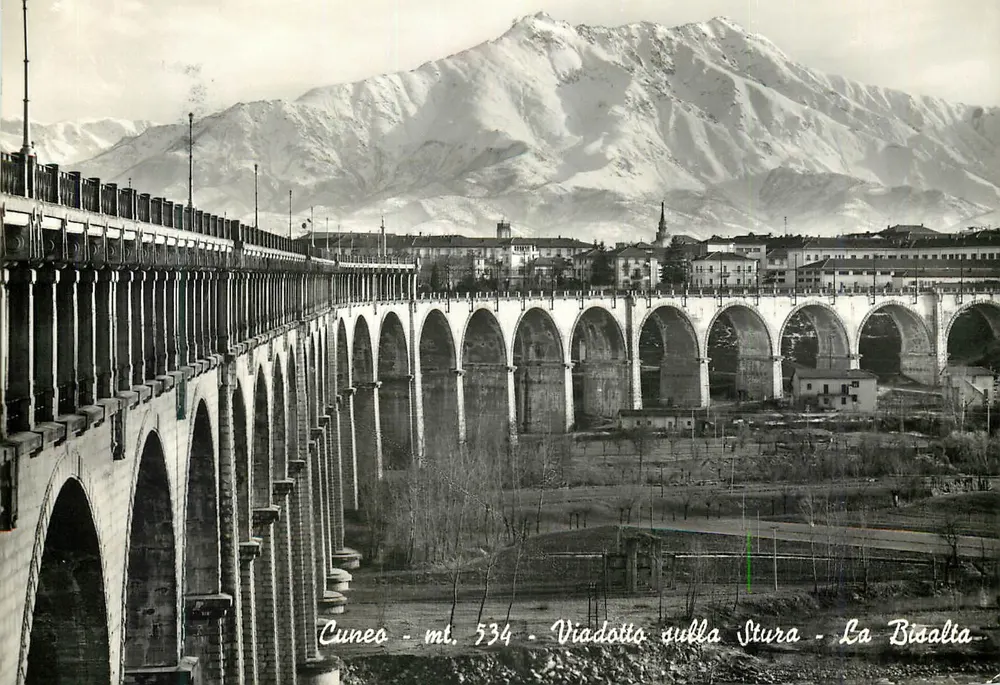 Cuneo - mt. 534 - Viaduct over de Stura - La Bisalta - Voorkant