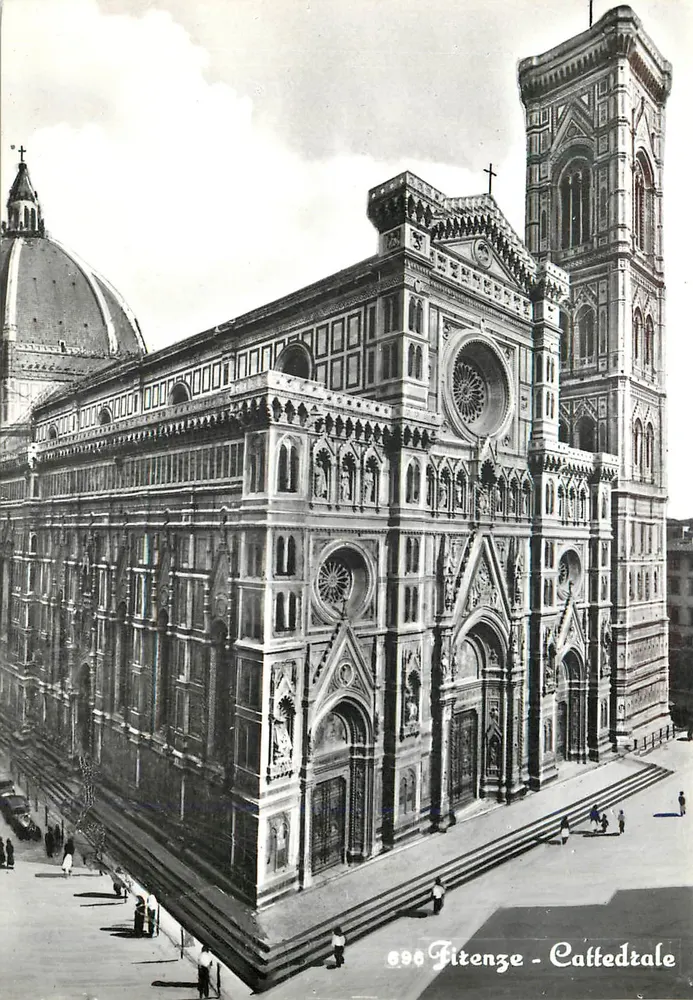 Florença - Catedral — vista da fachada e da torre, com o domo no fundo — De Maria, n° 696 - Frente
