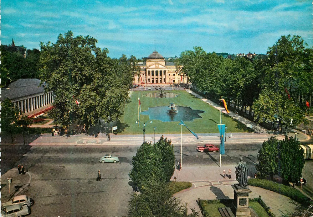 Wiesbaden — Kaiser-Friedrichplatz com Kurhaus e fontaine — editor Kröllner, n° 974/2 - Frente