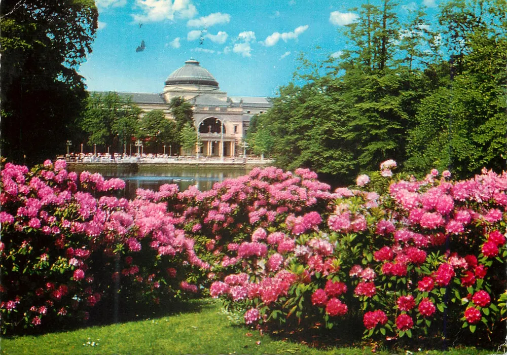 Wiesbaden — Kurhaus et jardin de rhododendres — éditeur Festliche Kur- und Kongreßstadt Wiesbaden - Frente