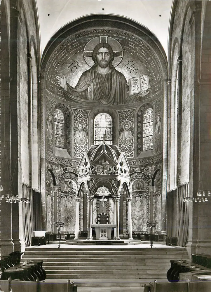 Abadia de Maria Laach — Abadia fundada em 1093 — Maria Laach, Abteikirche - Frente