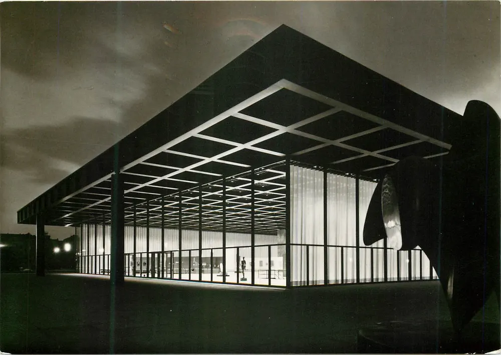 Neue Nationalgalerie — noordoostkant — Foto: Reinhard Friedrich, 1 Berlijn Z7 - Voorkant