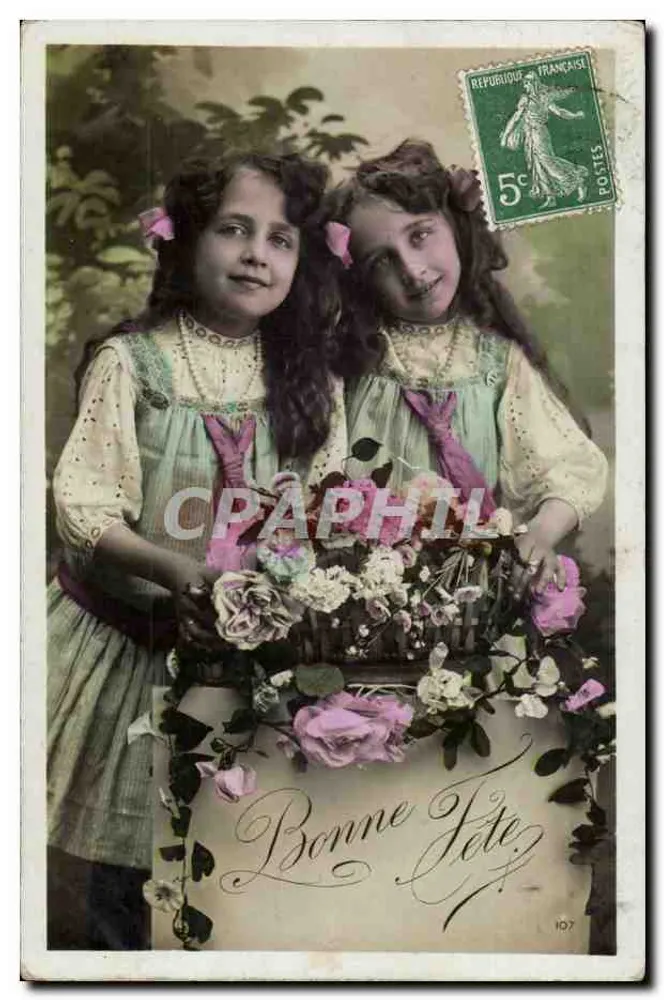 Zwei junge Mädchen mit einem Rosenkorb — Frohe Geburtstagskarte — unbekannter Verlag, n°107 - Vorderseite