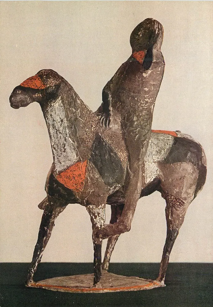 Cavaleiro sobre cavalo — estatueta de argila — Éditions del Milione, N. 74 - Frente