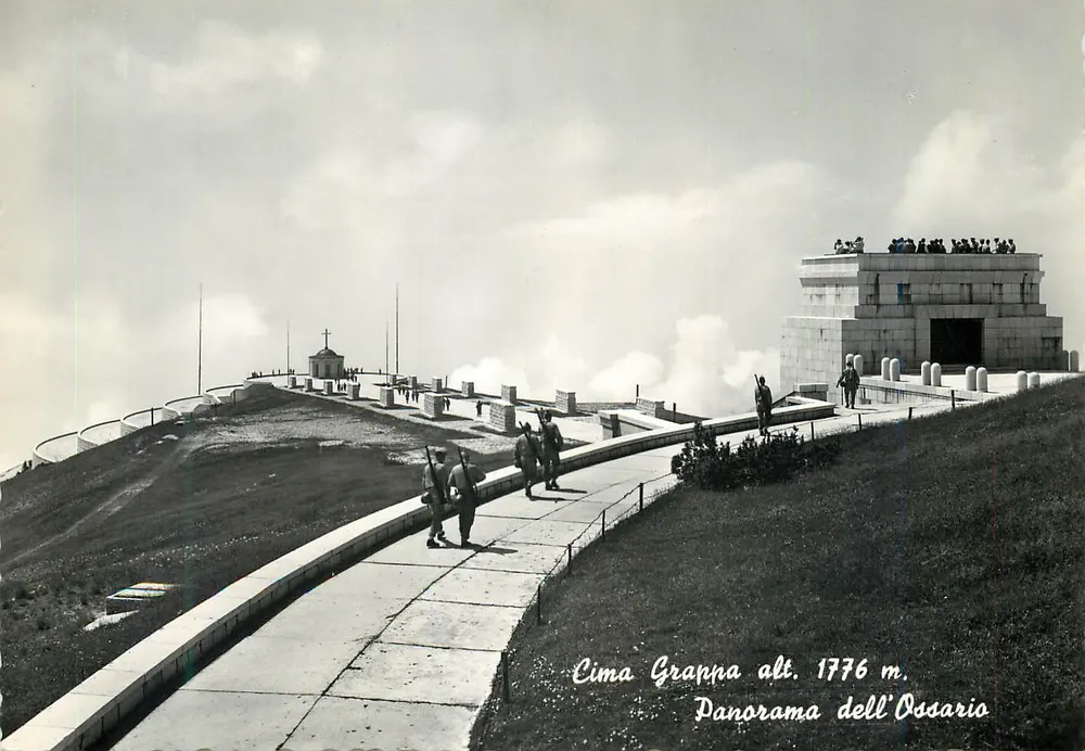 Cima Grappa alt. 1776 m. — Panorama dell'Ossario — Bromofoto Milano - Frente