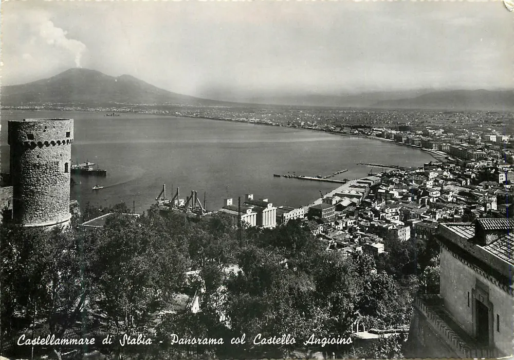 Castellammare di Stabia — Panorama avec le château d'Anjou — Vera Fotografia, Torino - Recto