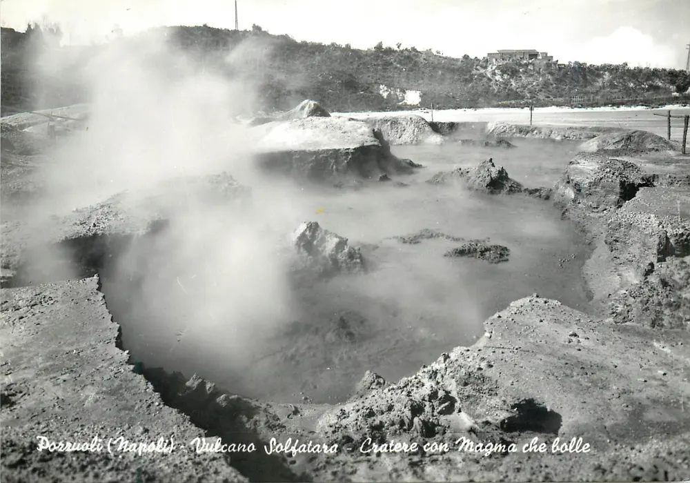 Posillipo (Napoli) - Vulcano Solfatara - Cratère avec magma bouillant - Recto