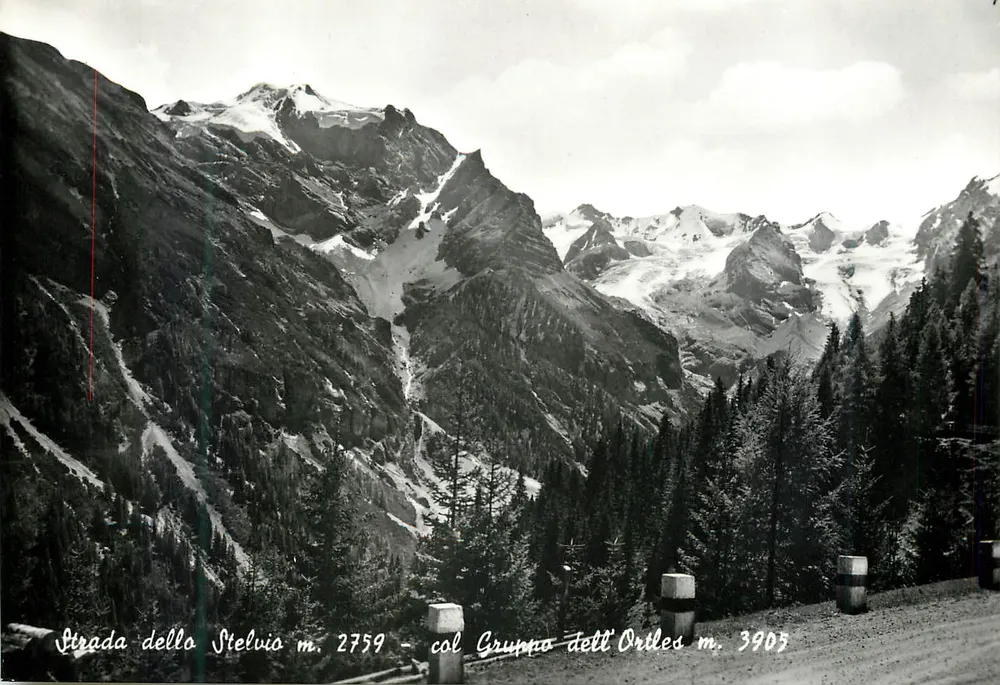 Strada dello Stelvio m. 2759 — col Gruppo dell'Ortles m. 3903 — editore Ediz. E. Sosio - Bormio - Recto