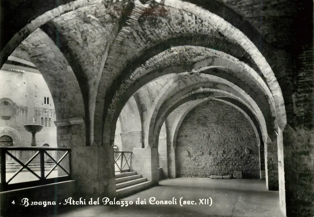 Bovagna - Arches du Palazzo dei Consoli (sec. XII) - Recto