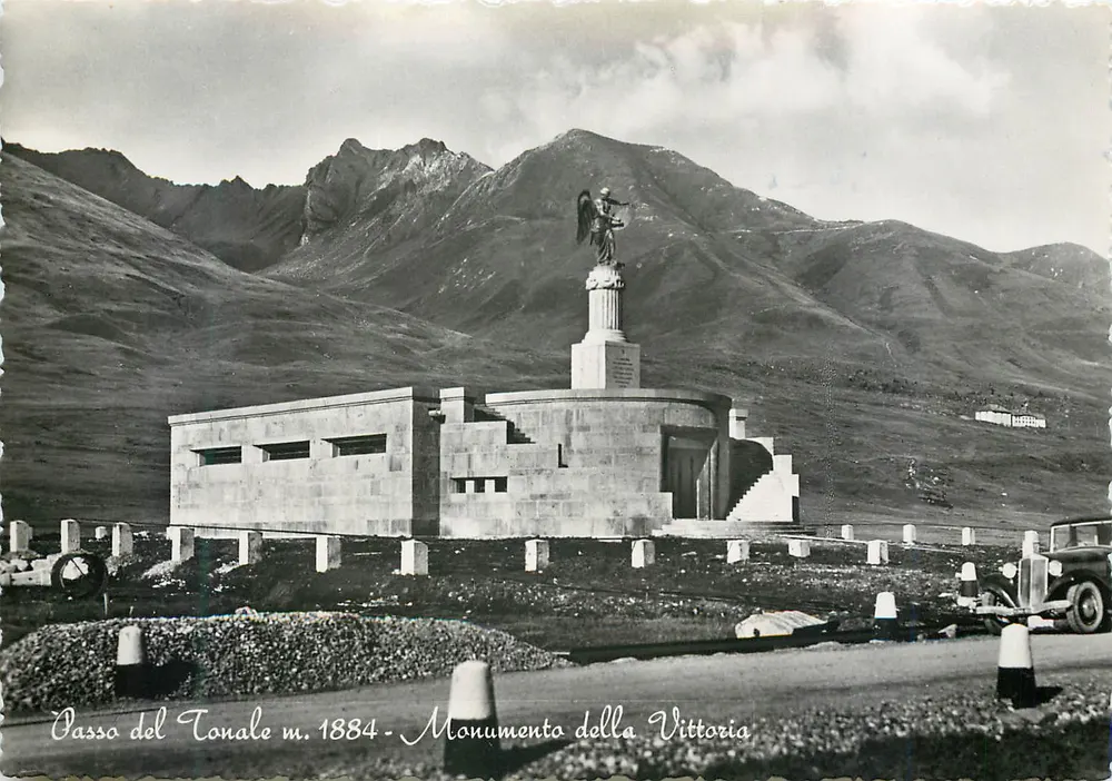 Passo del Tonale m. 1884 — Monumento della Vittoria — Ediz. Fot. F. Micheletti - Recto