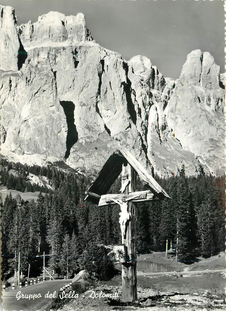 Gruppo del Sella — Dolomitas — cruz de madera con crucifijo - Anverso