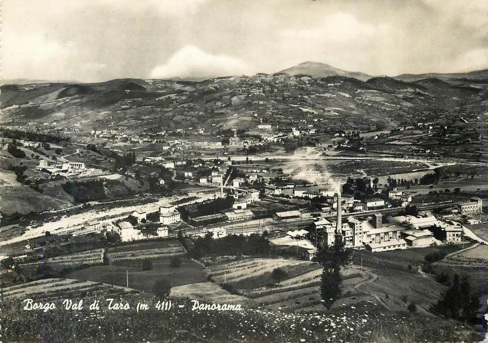 Borgo Val di Taro (m 411) — Panorama — Vera Fotografia - Frente