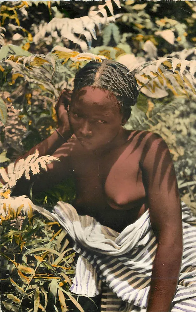 Jonge vrouw — Afrika in kleur — Uitgave HOA-QUI, Parijs - Voorkant