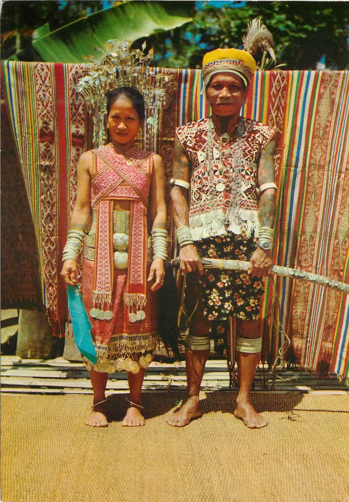 Paar Dayak in Nationaltracht — S.W. Singapore, n° KC 7487 - Vorderseite